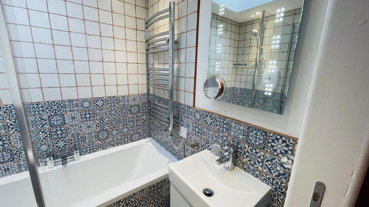 Number 20 - Central, Classic Style, Private And Parking Dartmouth Eksteriør billede